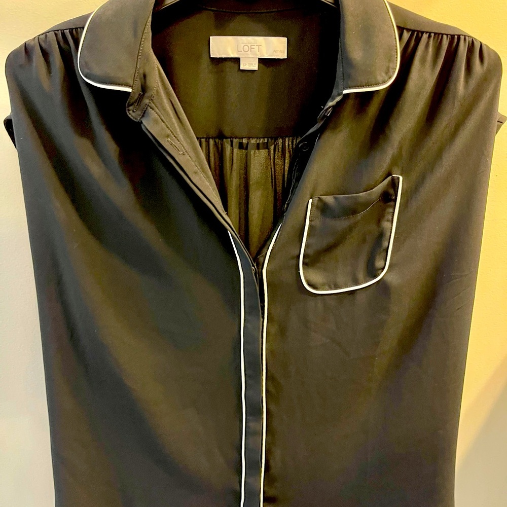 Black and white Loft blouse petite small